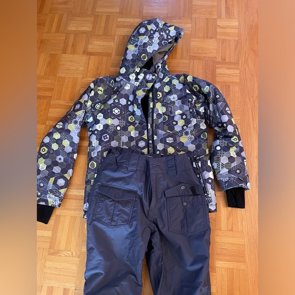 Orage Girl’s Winter Ski Jacket and Snowpant set - Picture 3 of 11